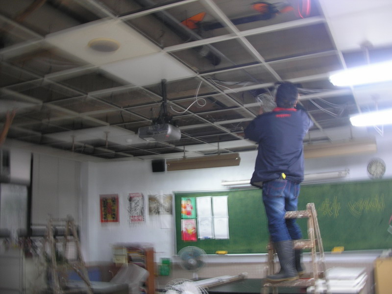 生活科技教室天花板整修中